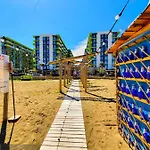 Hugo Pool & Mamaia Nord Năvodari