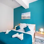 Hugo Pool & Mamaia Nord Apartman 3*
