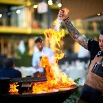 Hugo Pool & Mamaia Nord Apartman