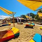 Hugo Pool & Mamaia Nord Apartman 3*