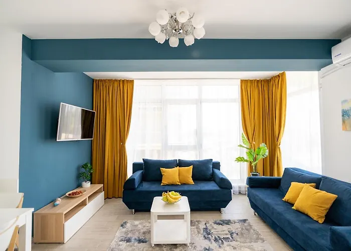 Hugo Pool & Mamaia Nord