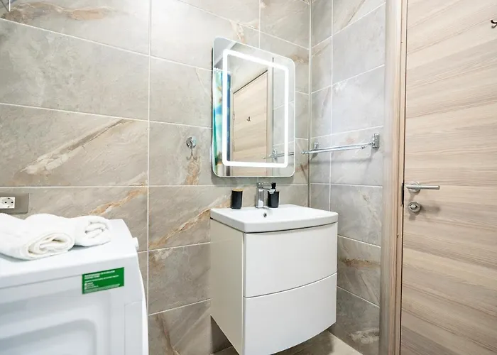 Hugo Pool & Mamaia Nord 3*