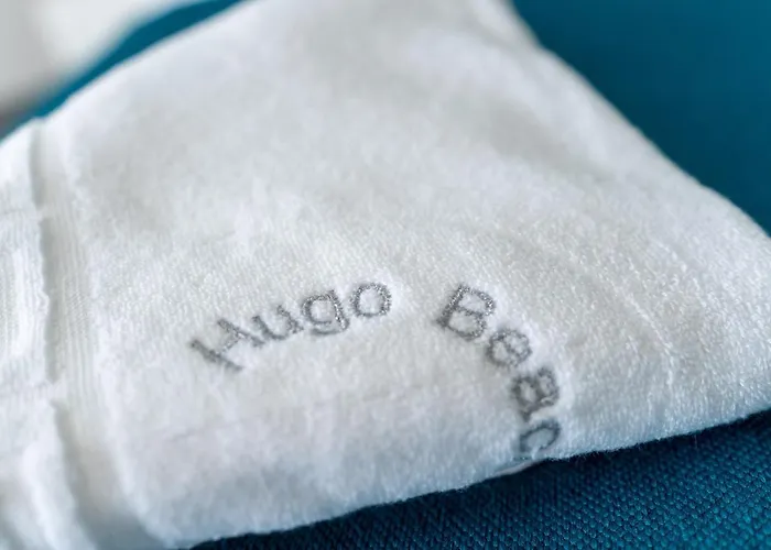 Hugo Pool & Mamaia Nord 아파트