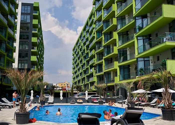 Hugo Pool & Mamaia Nord 3*