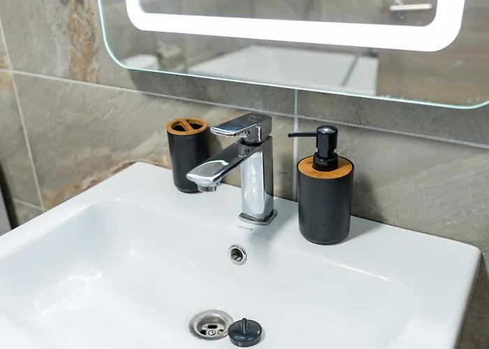 Hugo Pool & Mamaia Nord 3*