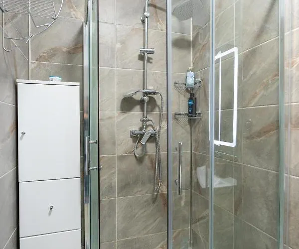 Hugo Pool & Mamaia Nord