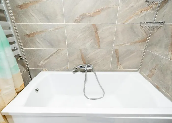 Hugo Pool & Mamaia Nord