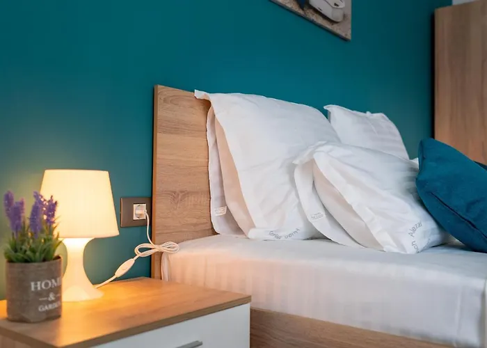 Hugo Pool & Mamaia Nord