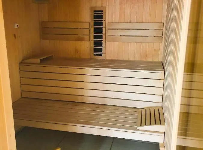 Hugo Pool & Mamaia Nord 아파트