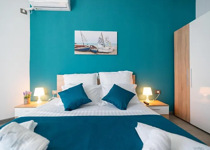 Hugo Pool & Mamaia Nord