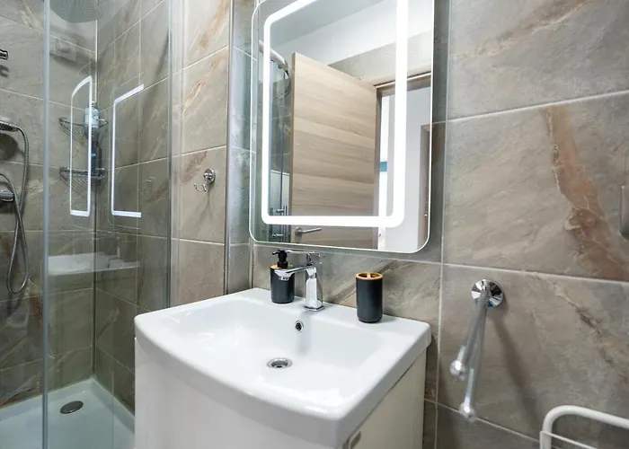 Hugo Pool & Mamaia Nord 3* Năvodari