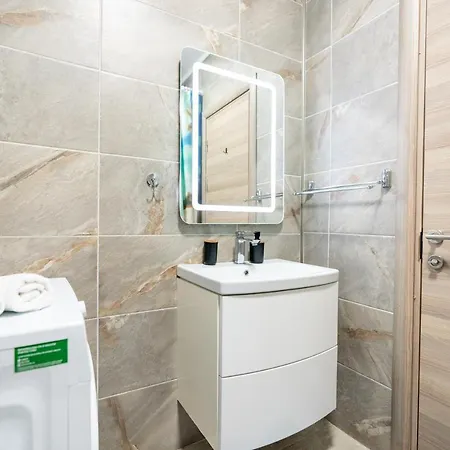 Hugo Pool & Mamaia Nord 3*