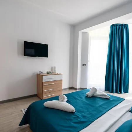 Hugo Pool&spa Mamaia Nord Apartment 3*