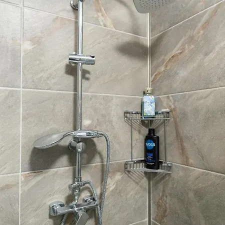 Hugo Pool & Mamaia Nord Apartment 3*