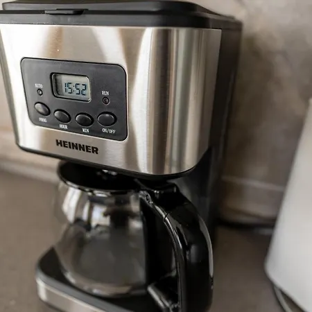 Apartment Hugo Pool & Mamaia Nord 3*