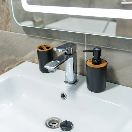 Hugo Pool & Mamaia Nord 3*