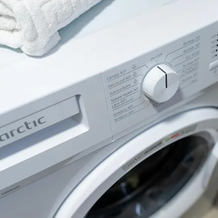 Hugo Pool & Mamaia Nord Apartment Năvodari