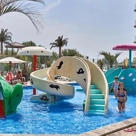 Hugo Beach Pool & Spa Mamaia Nord Navodari