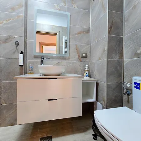 Hugo Pool&spa Mamaia Nord Apartment 3*