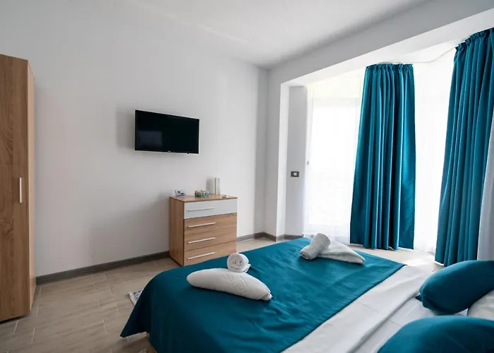 Hugo Pool & Mamaia Nord شقة 3*