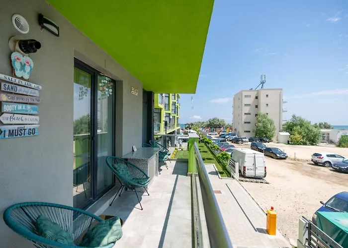 Hugo Pool & Mamaia Nord