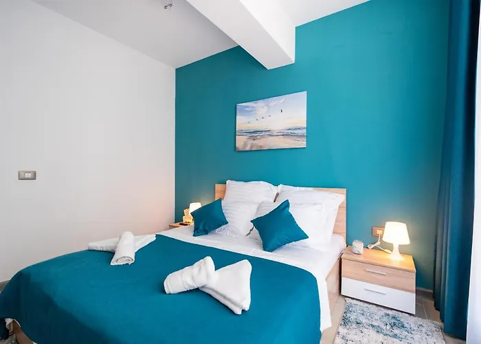 Hugo Pool & Mamaia Nord شقة 3*