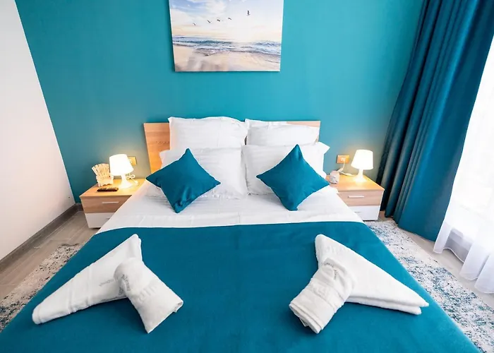 Hugo Pool & Mamaia Nord شقة 3*