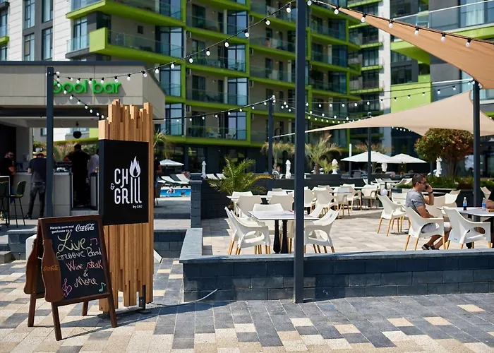 Hugo Pool & Mamaia Nord